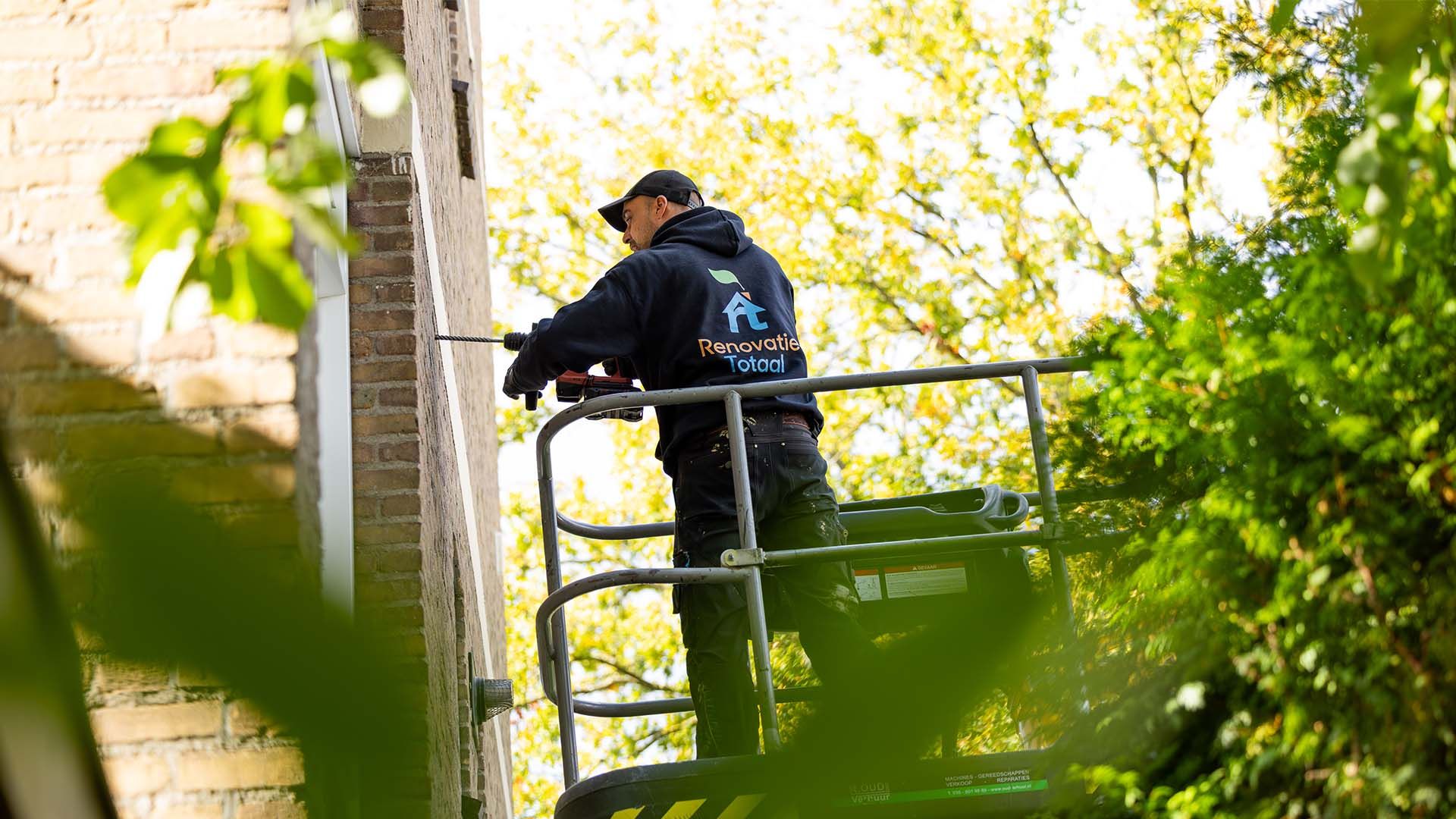 Environmentally friendly cavity wall insulation using biobased material